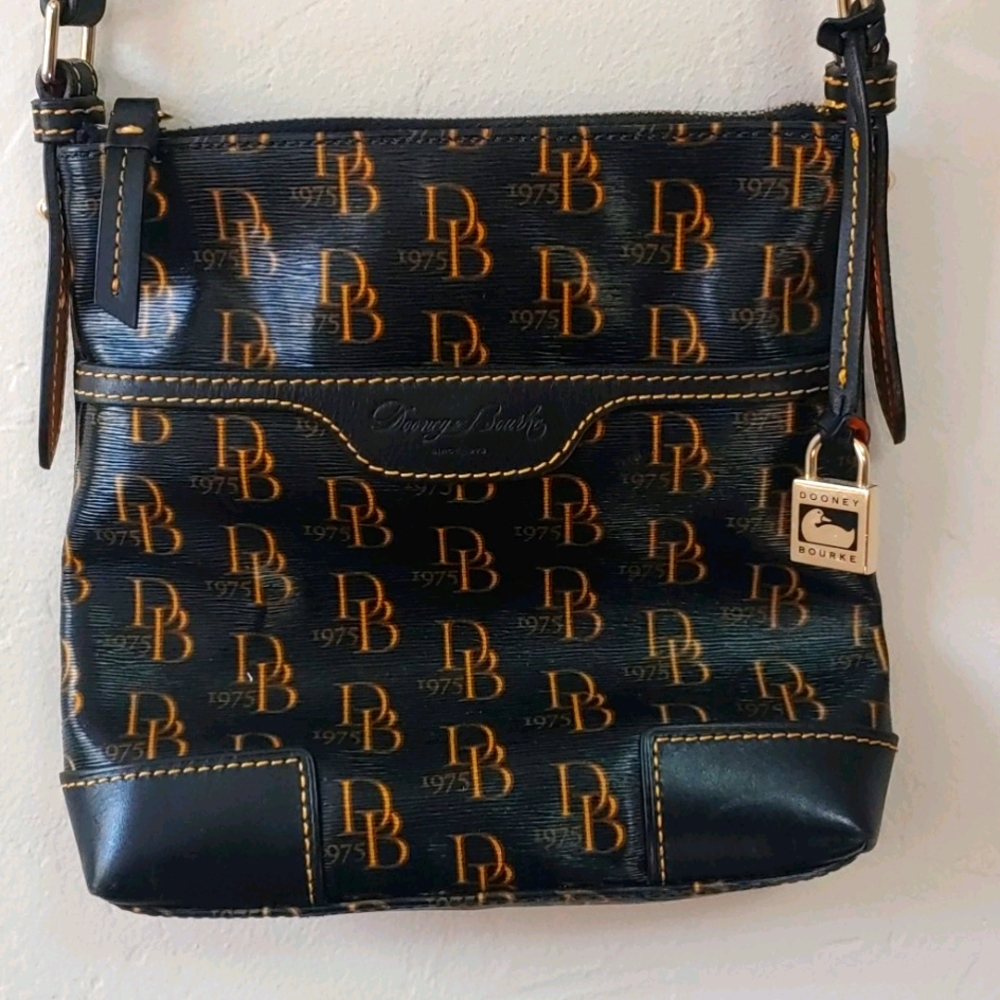 Dooney & Bourke bag